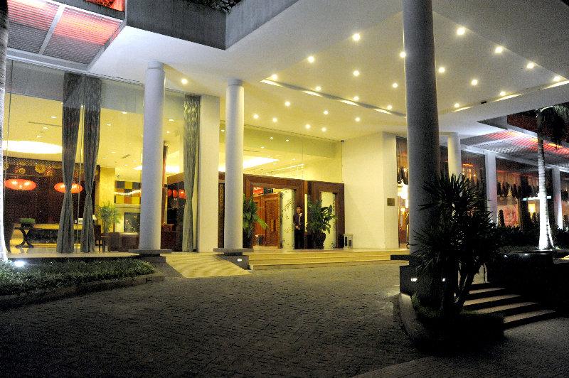 Muong Thanh Holiday Hue Hotel Экстерьер фото